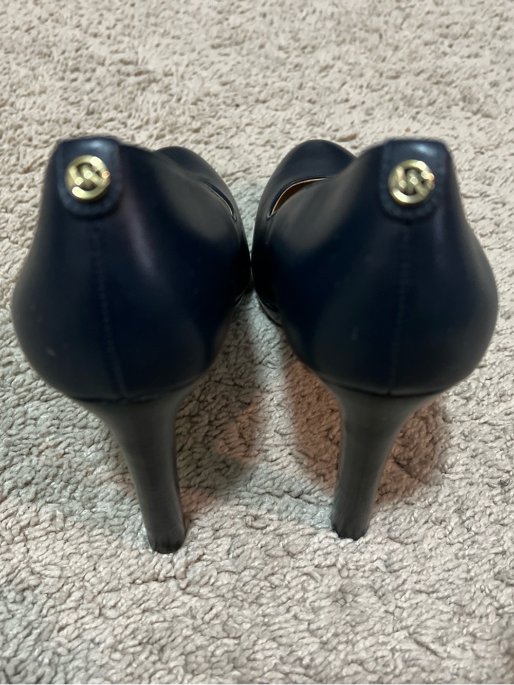 MICHAEL Michael Kors Navy Leather Rounded-Toe Pumps - Picture 3 of 5
